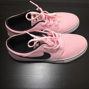 Nike SB Womens/Girls Sneakers Youth size